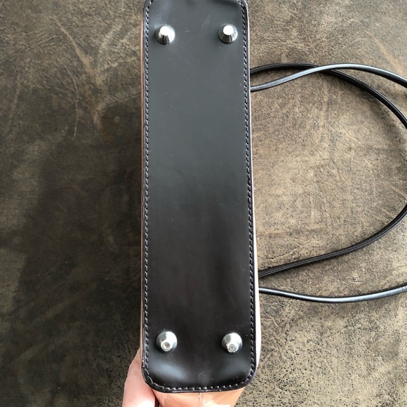 BEIJO - London*Paris*New York - Peachy Patent Purse with sturdy handles - Picture 9 of 11